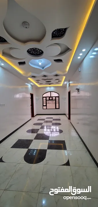 شقة ضخمه شقة vip في شارع الثلاثين قريب مصنع مياه صنعاء #ايجار  مكونه من 4 غرف كبار و3 حمامات