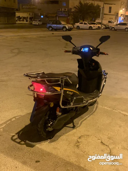 للبيع سكوتر كهربائية شبه جديدة مديل 2025
