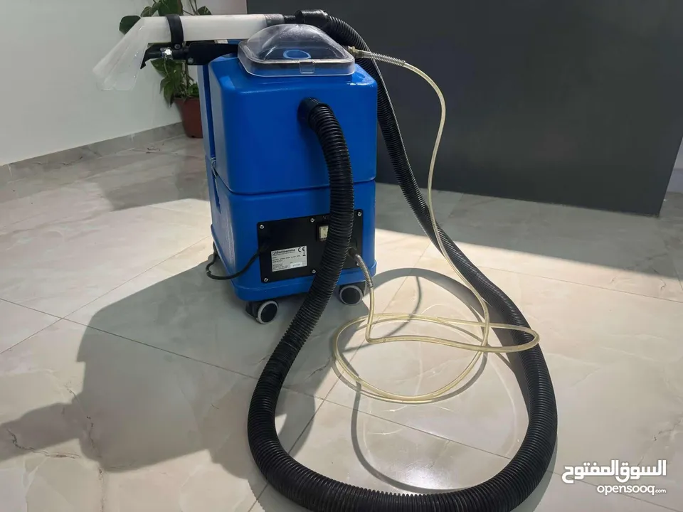 ماكينة تنظيف كنب وستائر باستعمال بخار الماء والشفط السريع
