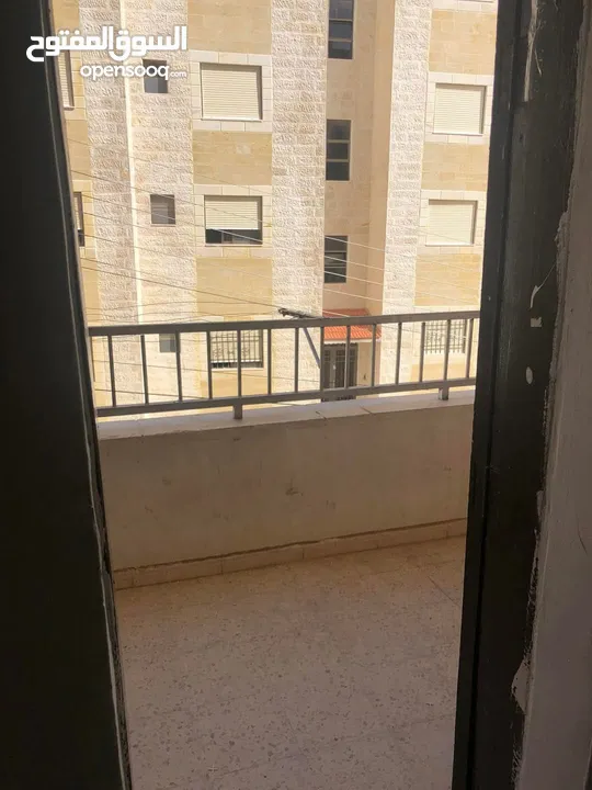 شقة فارغة للايجار في شارع الجامعة 2 نوم 220