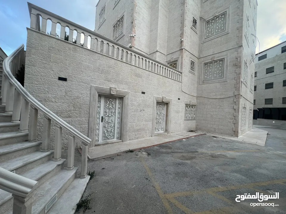 قصر فيلا فخمة جدا للبيع في الجبيهه