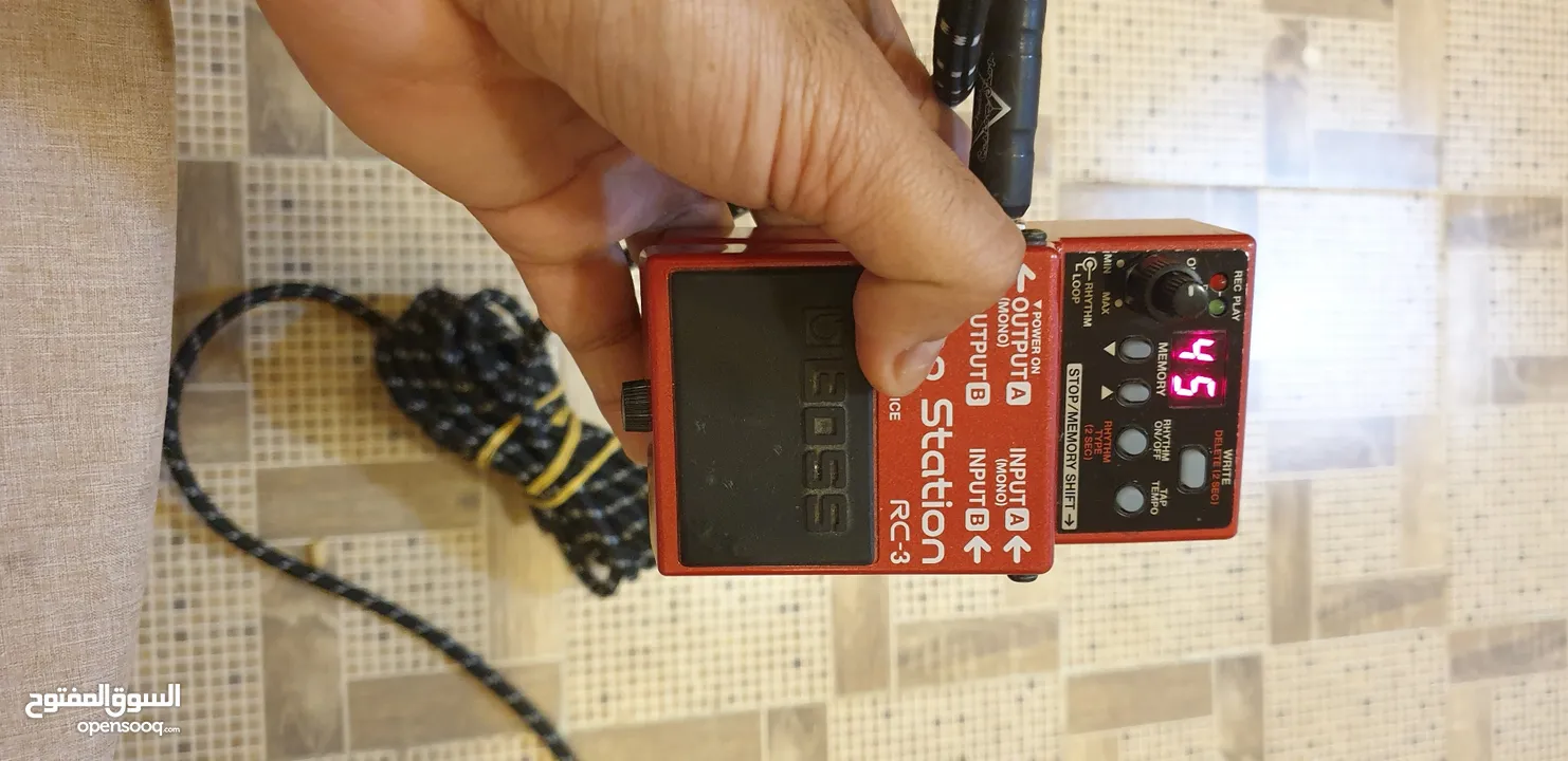 Loop station RC-3 boss + واير للجيتار بطول  5 امتار او اكثر