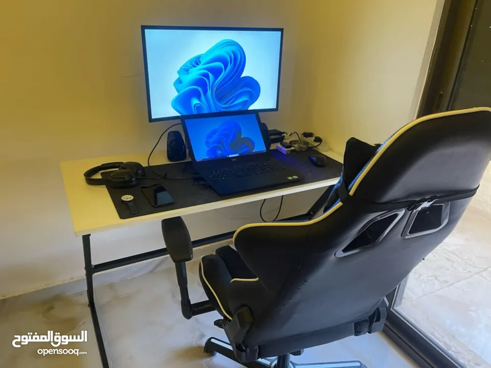 مكتب جيمنج مزود ب اضاءة RGB ملونه مع ريموت تحكم بسعر 38دينار شامل التوصيل العرض لفتره محدودة