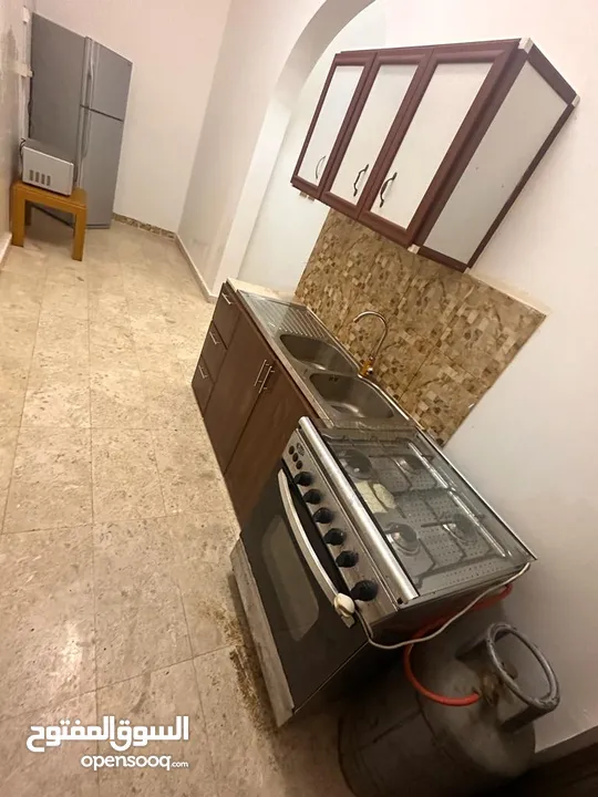 استوديو مفروش بالعذيبة غرفة ومطبخ Furnished studio in Azaiba, room and kitchen