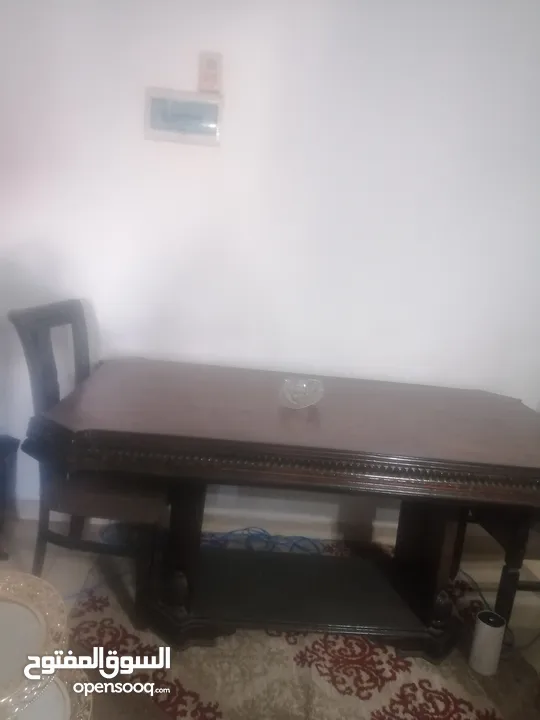 طاولة سفره  بدون كراسي كراسي لون بني محروق خفضنا السعر ل 40 دينار