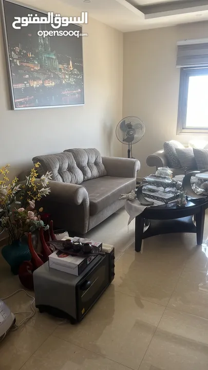 شقه مفروشه للايجار الشهري طلاب او طالبات الشمال او الاجانب