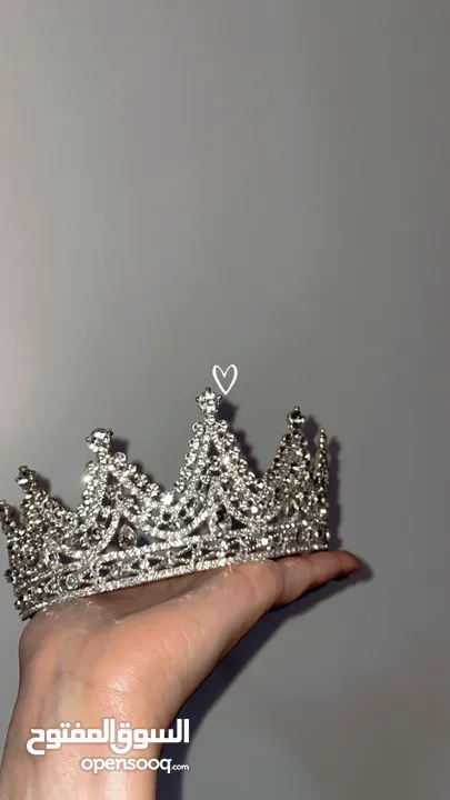 تاج عرايسي ، تاجك تبدّا به قصتك  تاجك هو شخصيتك و أناقتك ضيفي لمسه اطلالتك المميزه بأرتداء أجمل تاج
