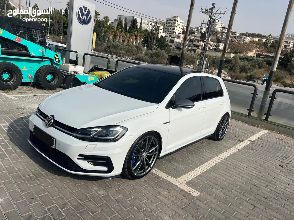 Golf R line 2019 , دفعة نقداً والباقي شيكات شخصية 5000 بالشهر لمدة 18 شهر