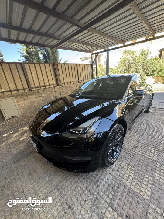تيسلا 3  standard pluse  2020 بسعر 18250  دينار؛ فحص الوكالة ، وتأمين شامل لمدة سنة