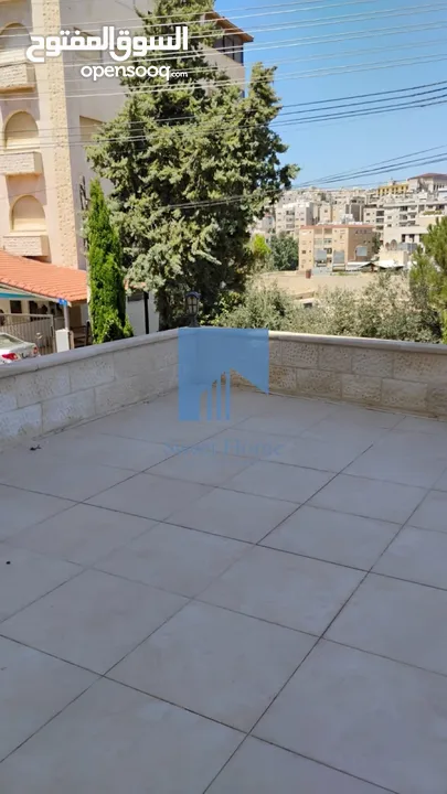 شقة أرضية فاخرة للبيع في الجاردنز  - خلف جريدة الرأي 185م مع ترسات 110م تشطيب سوبر ديلوكس