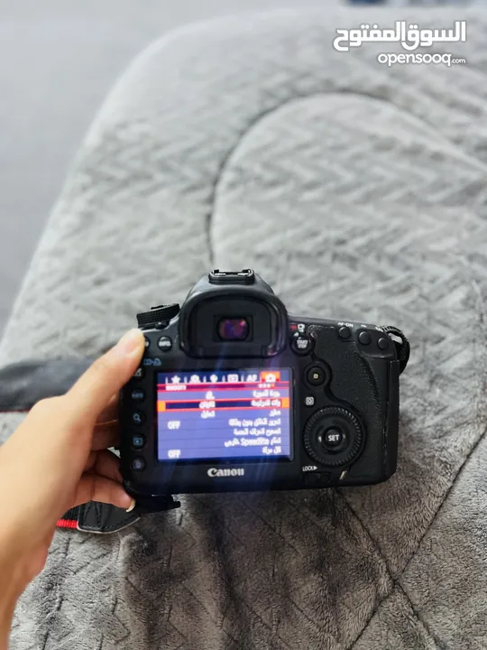 كاميرا كانون 5d mark iii فل فريم استعمال جميع اكسسىوارتها شخصي للبيع