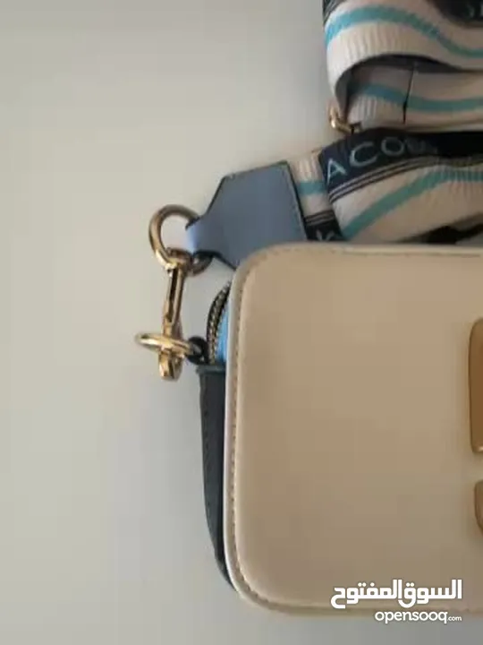 شنتة مارك جاكوب ماستر كوبي مختمة كامل لون بيج مع أزرق فاتح وأسود Marc jacobs bags high master copy