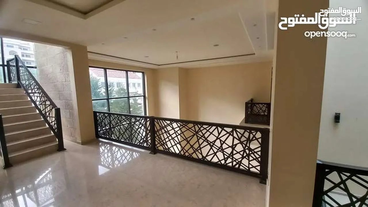 فيلا مستقله فارغه للايجار+ تشطيبات فاخره سوبر ديلوكس مسبح + مصعد + 4 طوابق