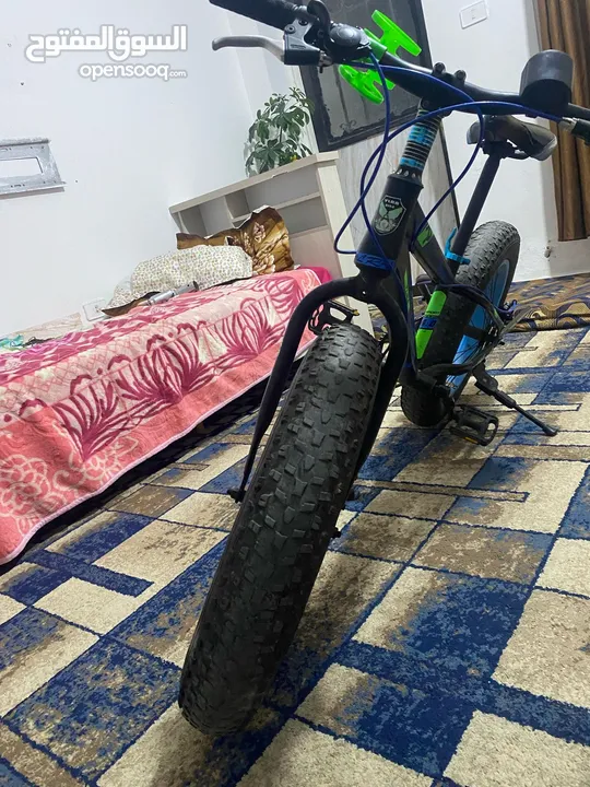 ثلاث بسكليت واحد كبير واثنين وسط بحاله ممتازه