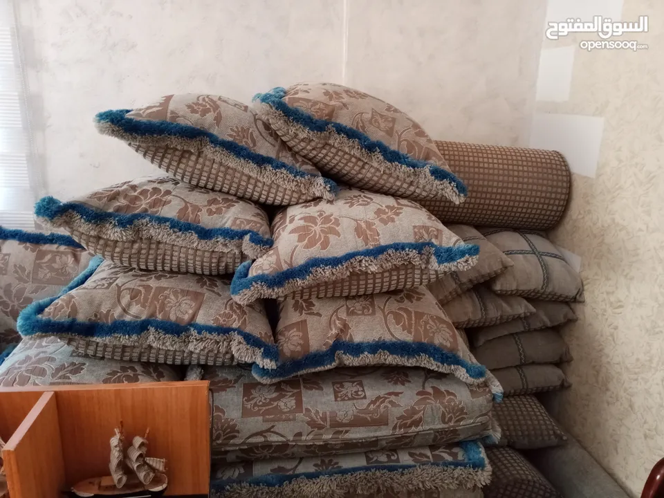 اثاث فخم للبيع اكثر من طقم موجود بل صور