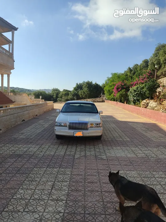 LINCOLN TOWN CAR (CARTIER)