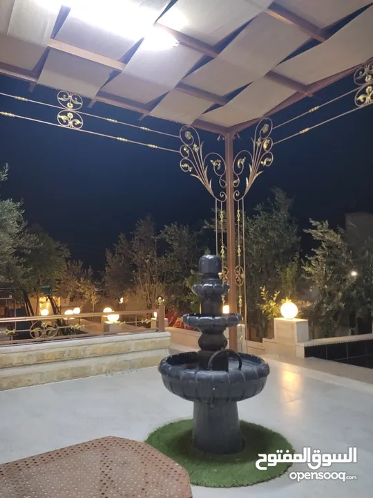 شقة مع مسبح داخلي طابق اول طابق ثاني غرفتين نوم وصاله ومطبخ وحمام عدد2 وبلكونه. طابق استديوامع ترس