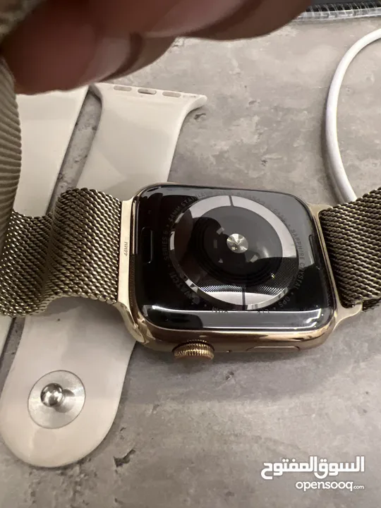 ساعة ابل سيريس 5 الذهبي النادر apple watch s5 حجم الكبير GPS AND WIFI