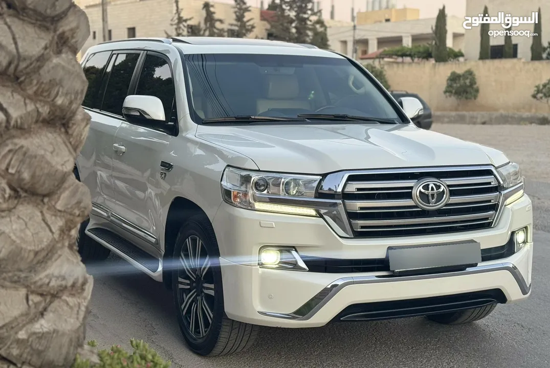 Toyota Land Cruiser 2016 Gx-r 5700CC V8 بحالة الوكالة الفحص: 7 جيد بدون ملاحظات