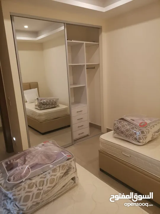 شقة فاخرة في - عبدون - غرفتين نوم و فرش مودرن حديث بموقع مميز (6810)