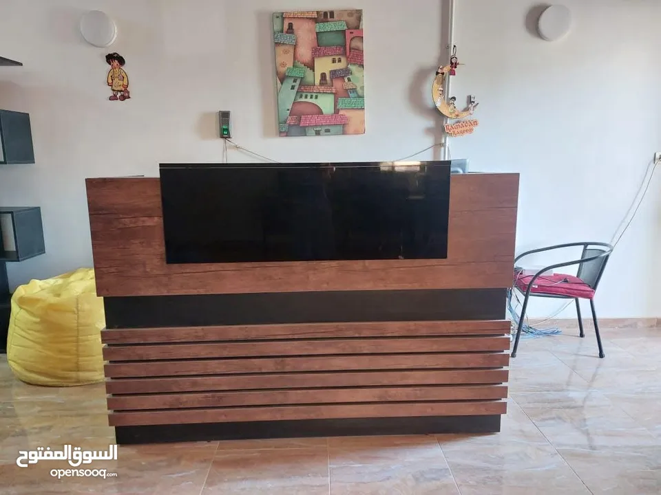 مكتب اداري مميز 140*70 تفصيل خشب لامينت مستورد مكفول بسعر المصنع موديلات فخمه مميزة بأقل الاسعار