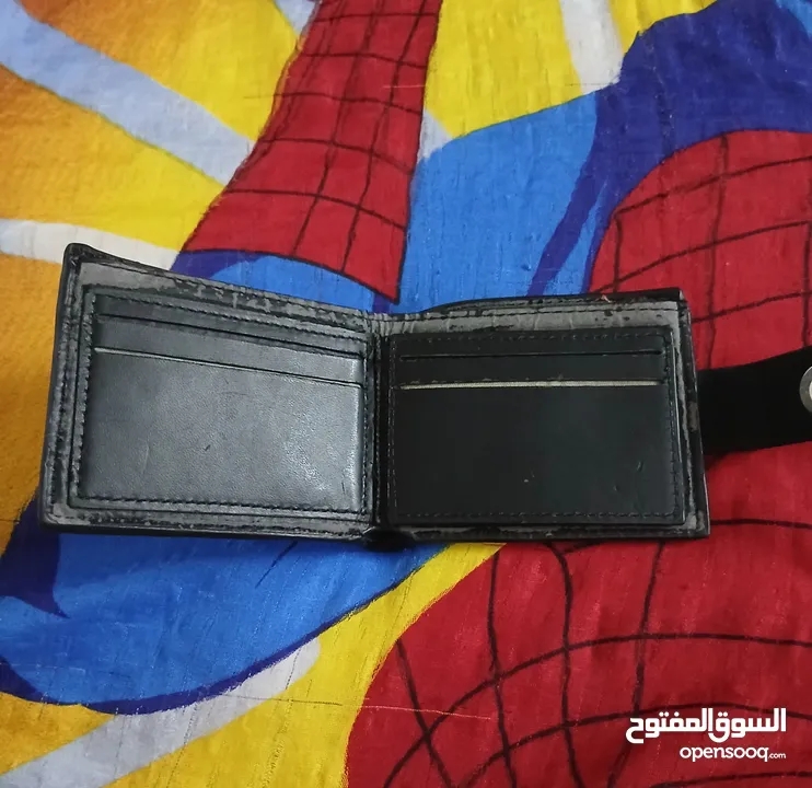 محافظ جيده جدا والاثنين في 4 دنانير فقط