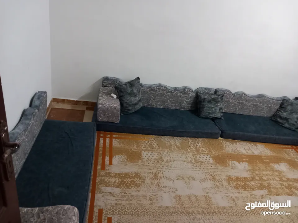 فرشات عربيه مستعمل اسبوعين فقط  وصوبه كهربا