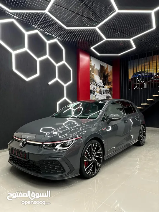 GTI mk8 عداد 30 ألف . اضافات نادرة . بحال الوكالة