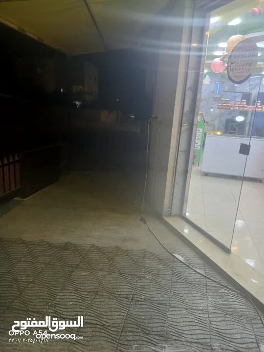 محل عصائر وكوكتيل وافل وكريب وبوظه عربيه وكيك للبيع