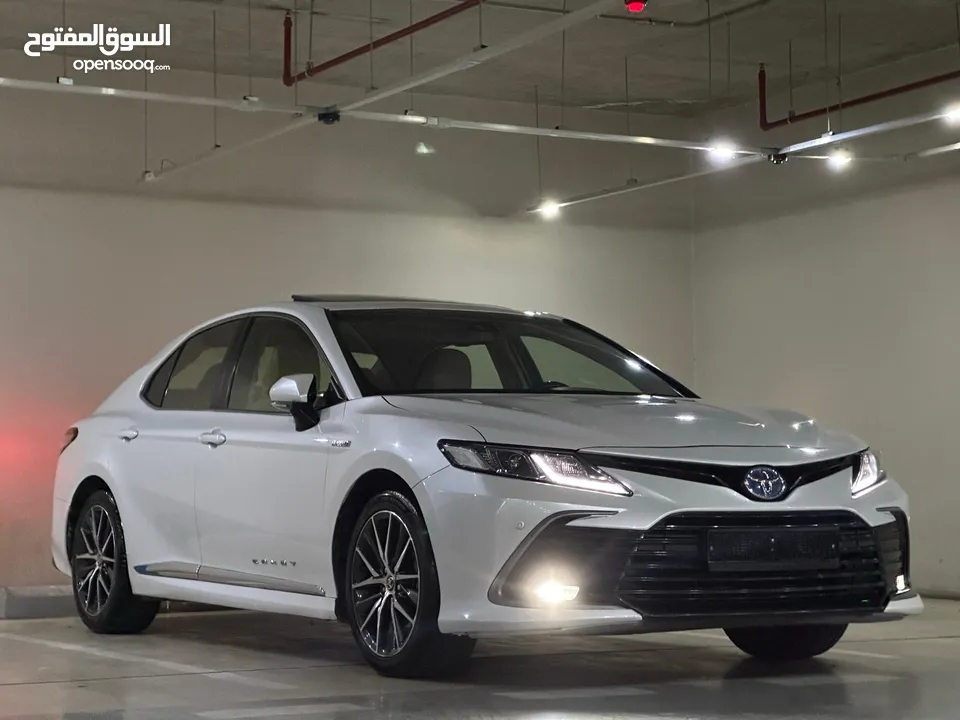 Toyota Camry 2023 Gle  بحالة الوكالة