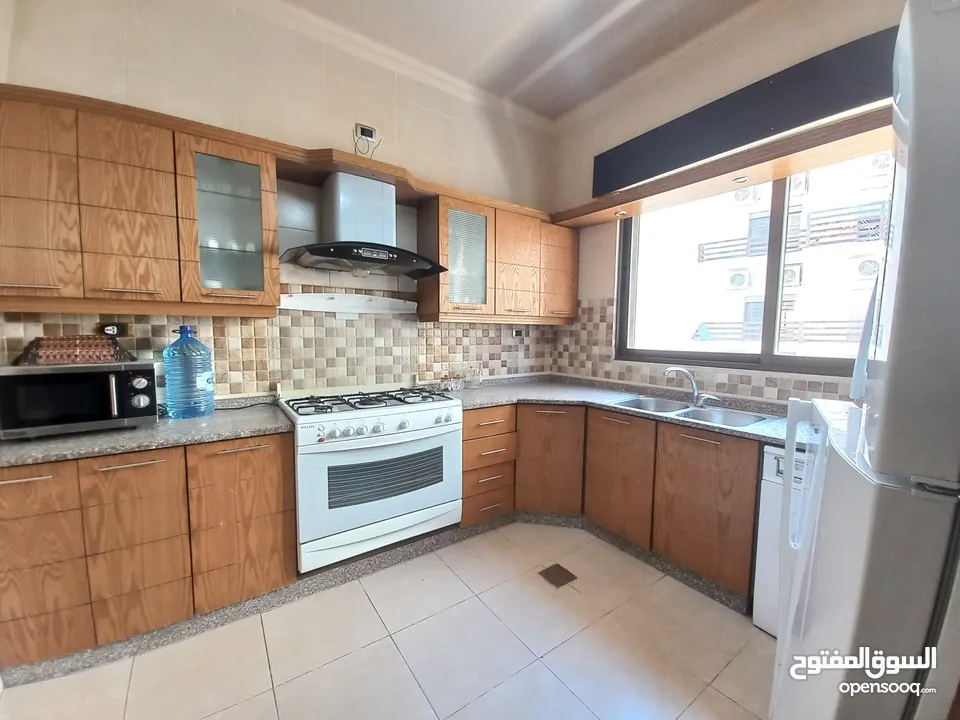 شقة مفروشة للإيجار في السابع  ( Property 32272 )