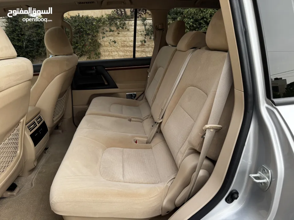 تويوتا لاند كروزر (GXR 2015 (V8 وارد صيانة الشركة ( طلب خاص 60th) مالك واحد بحالة الوكالة