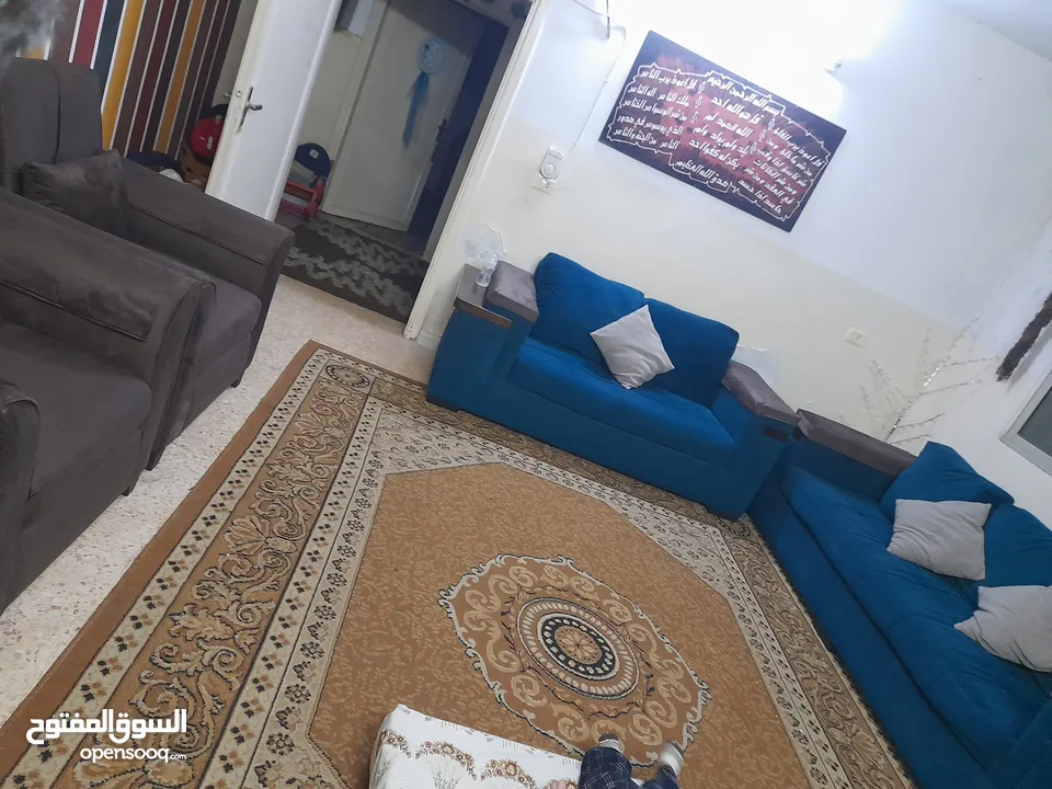 طقم كنب 7مقاعد تفصيل خشب سويد للبيع مع سجادته ب 100دقابل لتفاوض بشي بسيط