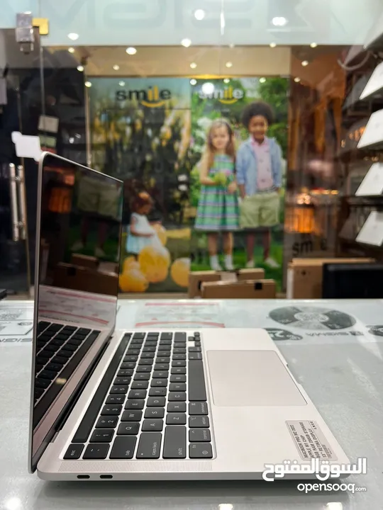 MacBook pro m2 2022 لم يتم استعماله تقريباً