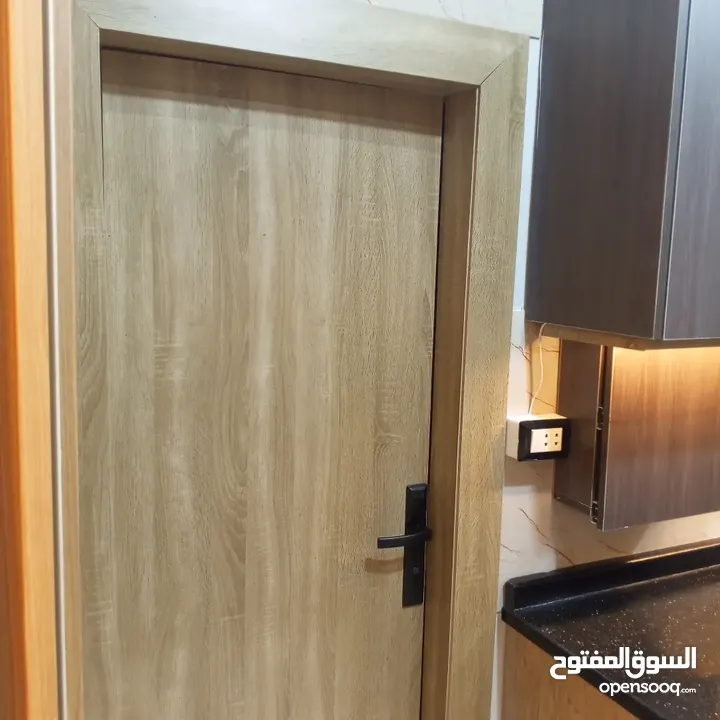 عرض على ابواب الخشب