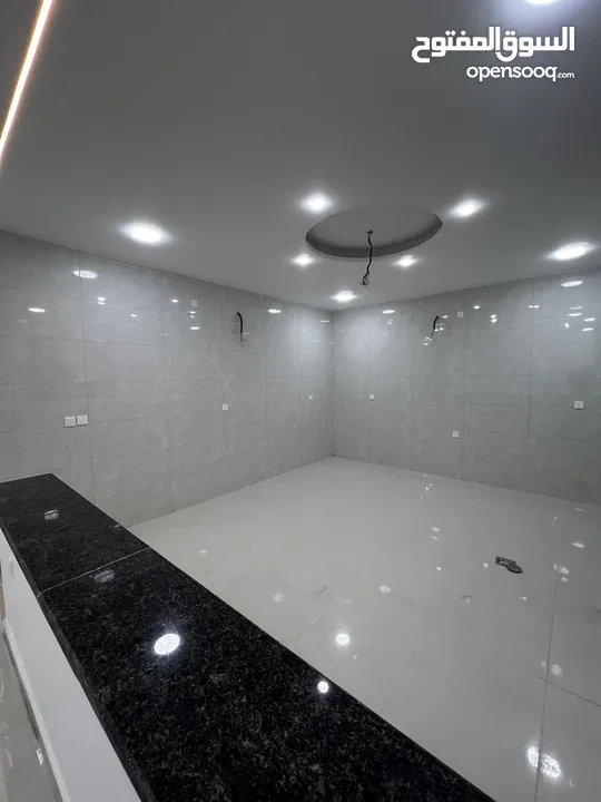 شقة للبيع منطقة الثامنة طابق روف هندسي 154 مع ترسات