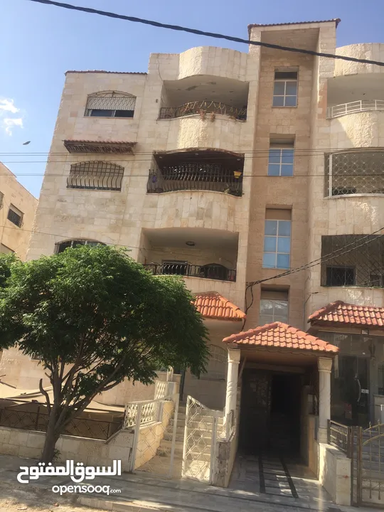 شقه طابق 3 مخدوم مصعد عماره عائلات بالكامل واغلب السكن مالكين تشطيب سوبر ديلوكس مسطح 150