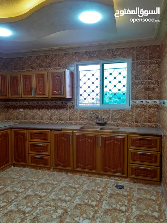شقة طابقية للبيع السلط البحيرة