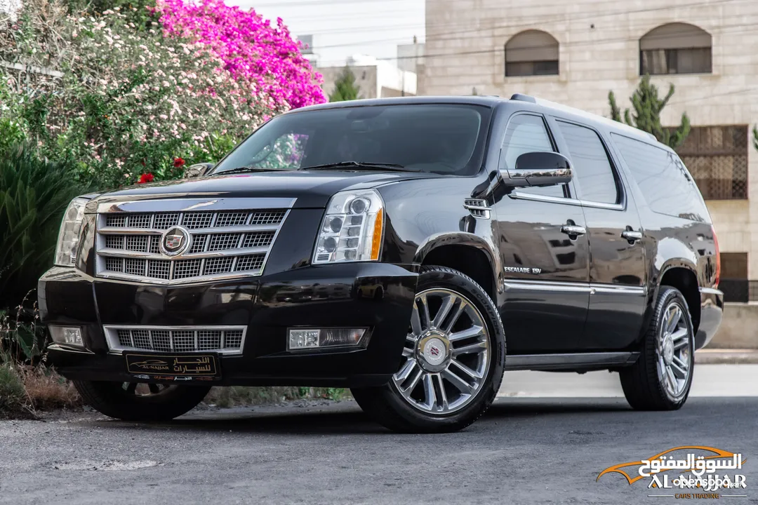 Cadillac Escalade Xl 2012 Platinum   السيارة مميزة جدا و قطعت مسافة 144,000 كيلو متر