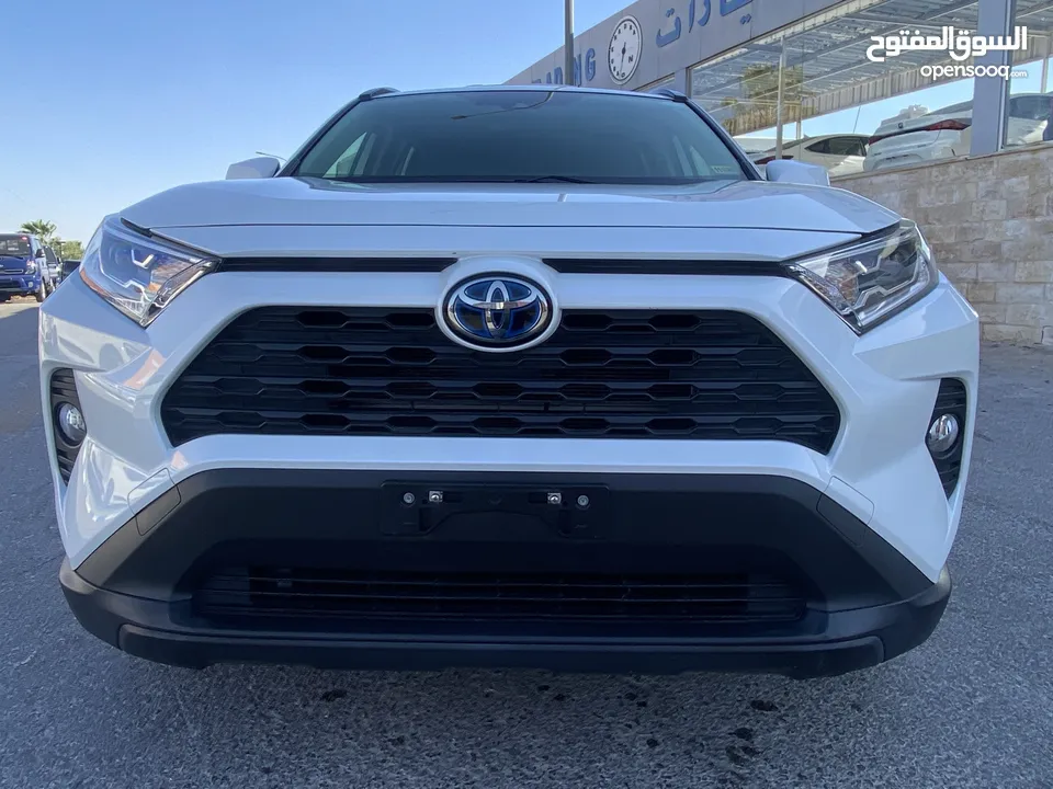 TOYOTA RAV4 XLE PREMIUM