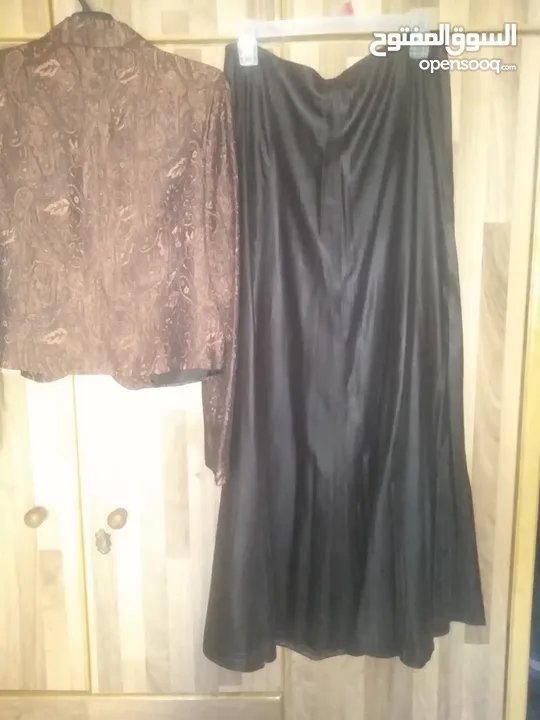 فستان اسود واحمر طويل مع جاكيت قصير احمر بأكمام طويلة جديد غير مستعمل ماركة H&M مقاس L بلبس 40 و42