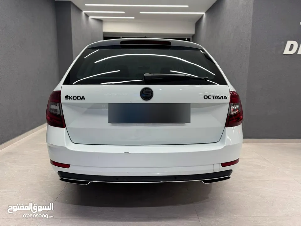 Skoda Octavia station
