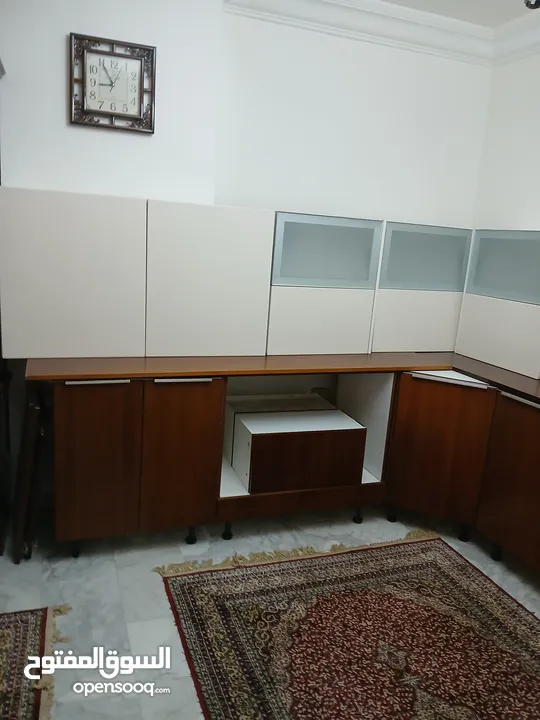 مطبخ خشب جوايكو مميز شبه جديد للبيع بالسعر مميز جدا المطبخ عبارة عن 3 واجهات بحالة الوكالة مميز جدا