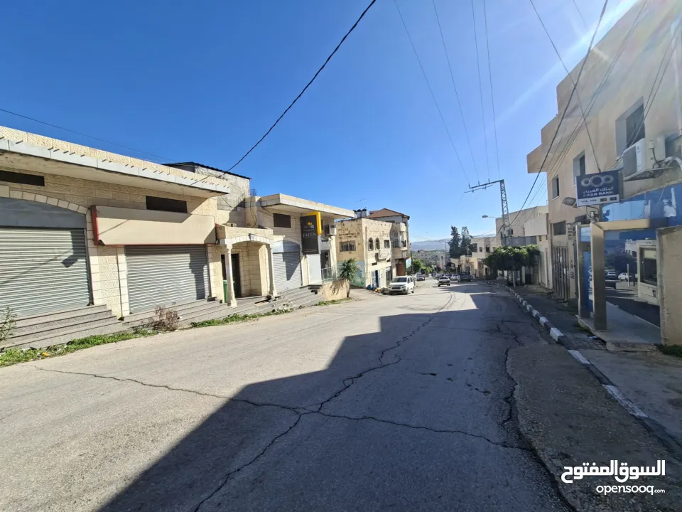 محلات تجارية للايجار في يعبد في موقع استراتيجي