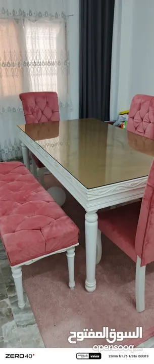 طاولة سفر بحالة الجديد بسعر 220 قابل للتفاوض بشي بسيط