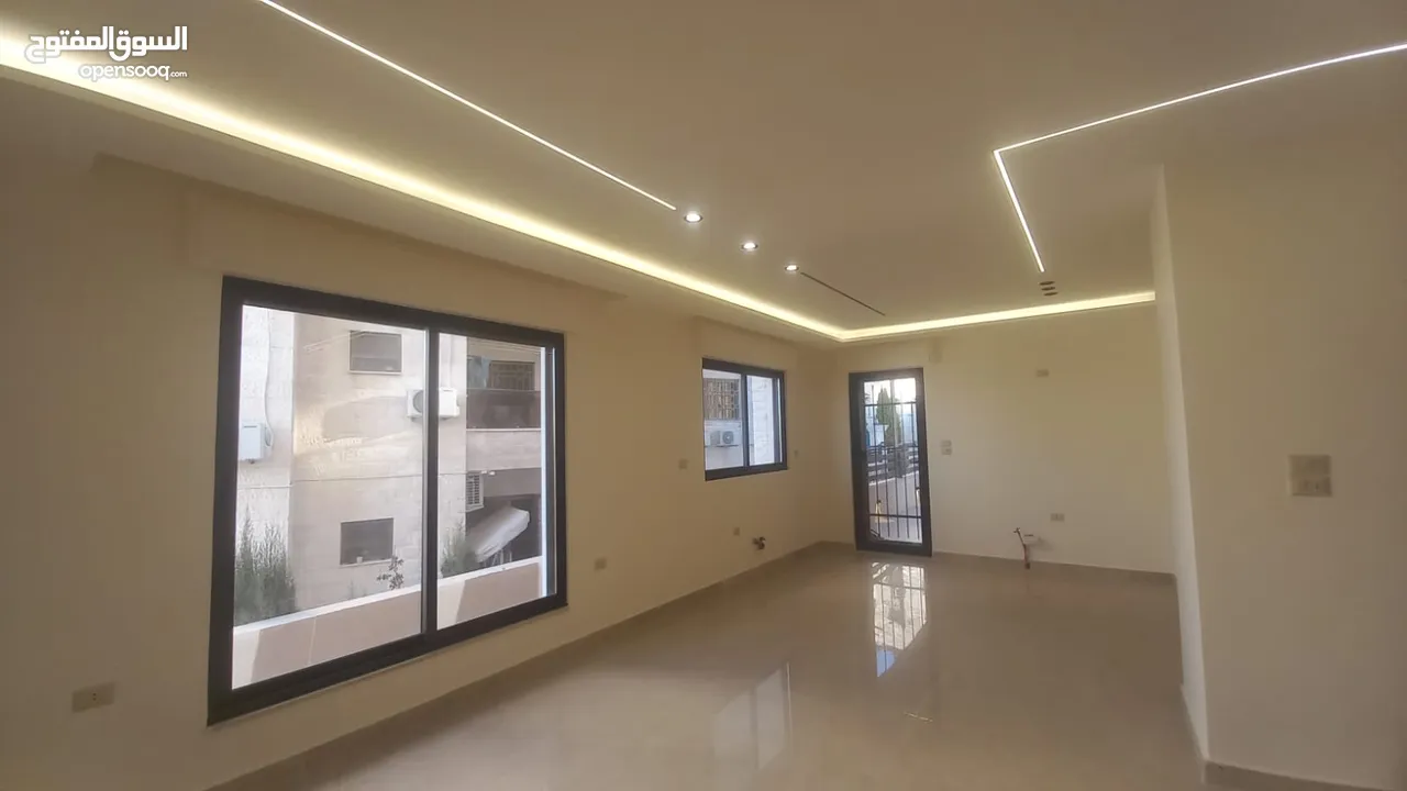 شقة غير مفروشة للبيع في ام اذينة   ( Property ID : 40882 )