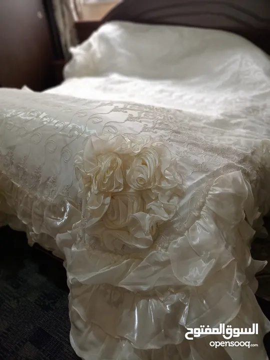 مسبل عروس.... ماركه الأمير  جديد لونه سكري فاتح  ساتان