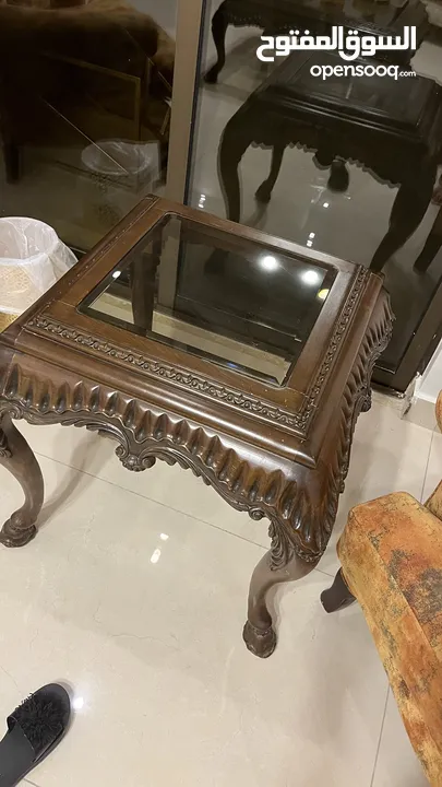 طقم كنب مستعمل بحال جديد مع طاولات