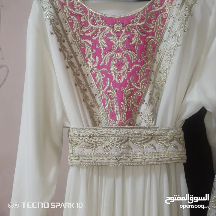 فساتين وثواب اي واحد خمسه دنانير