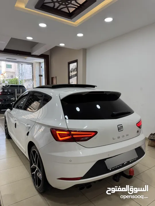 Seat FR 2018 لون ابيض فتحة سفف بانوراما فحص ممتاز